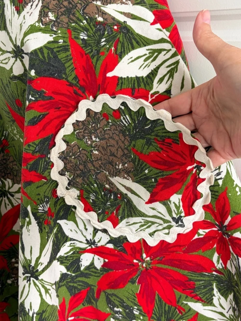 Vintage 1950s 1960s Handmade Poinsettia Christmas Apron Holiday Tie Waist